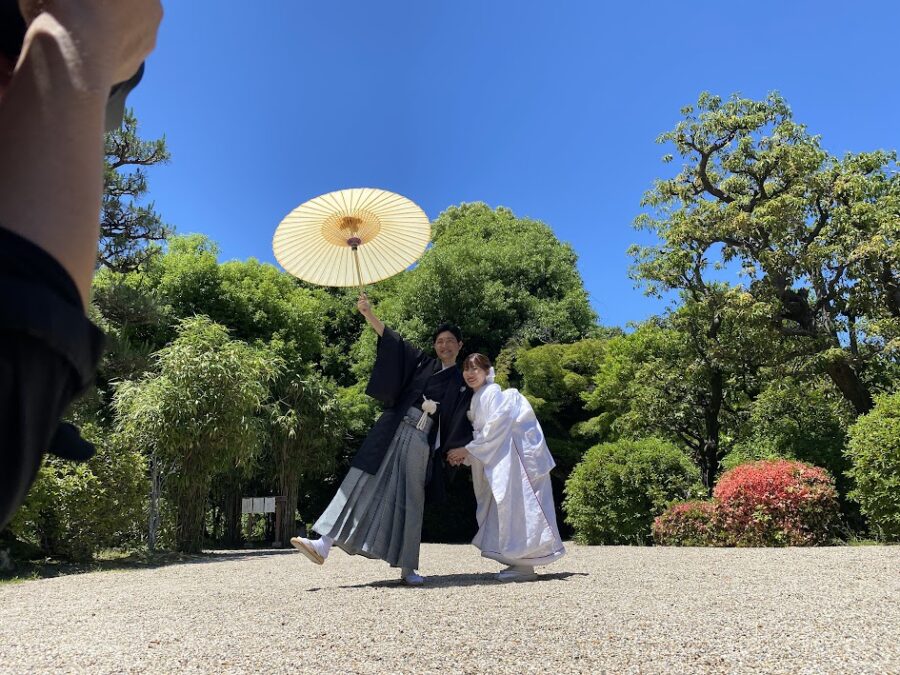 和装前撮り　名古屋　　東山荘　庭園ロケ　東山荘　ピーカン　茅葺屋根　青空ショット